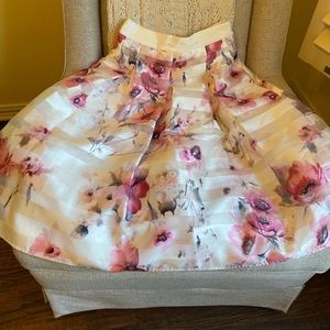 White House Black Market Skirt